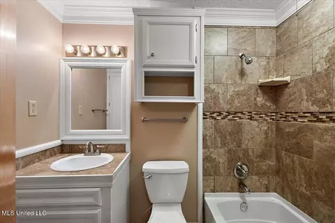 Bath - 1227 Deerfield Ln, Jackson, MS 39211 photo 2 of 3