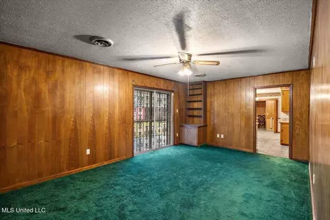 Living - 1227 Deerfield Ln, Jackson, MS 39211 photo 4 of 7