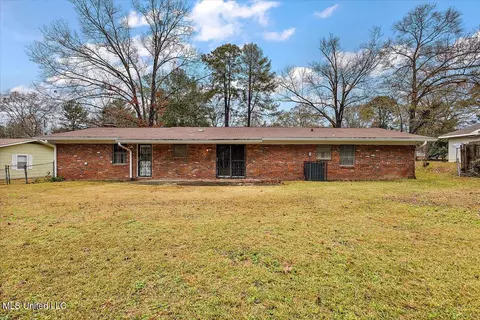 Exterior - 1227 Deerfield Ln, Jackson, MS 39211 photo 5 of 7