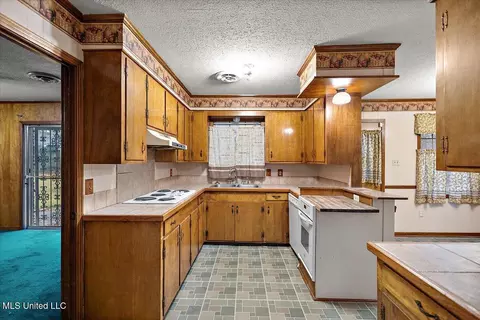 Kitchen - 1227 Deerfield Ln, Jackson, MS 39211 photo 1 of 3