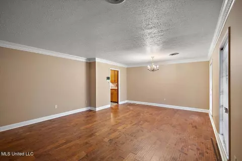 Living - 1227 Deerfield Ln, Jackson, MS 39211 photo 2 of 7