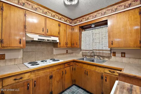 Kitchen - 1227 Deerfield Ln, Jackson, MS 39211 photo 3 of 3