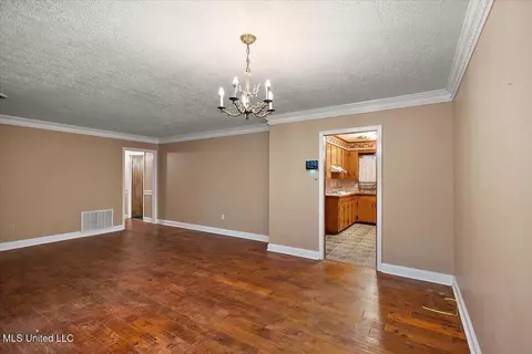 Living - 1227 Deerfield Ln, Jackson, MS 39211 photo 3 of 7
