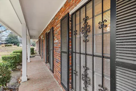 Entry Way - 1227 Deerfield Ln, Jackson, MS 39211 photo 1 of 3