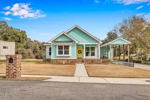 135 Dearman Ave, Long Beach, MS 39560