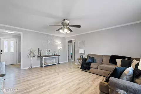 Entry Way - 1016 Deer Creek Dr, Hernando, MS 38632 photo 2 of 3