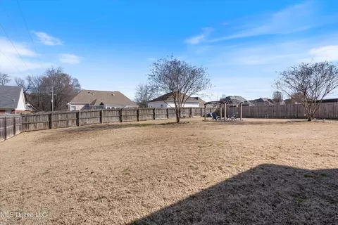 Exterior - 1016 Deer Creek Dr, Hernando, MS 38632 photo 5 of 7