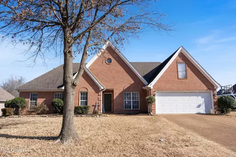 Exterior - 1016 Deer Creek Dr, Hernando, MS 38632 photo 2 of 7