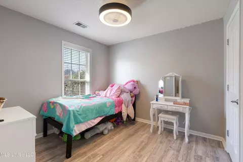 Bedroom - 1016 Deer Creek Dr, Hernando, MS 38632 photo 4 of 6