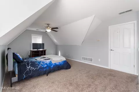 Bedroom - 1016 Deer Creek Dr, Hernando, MS 38632 photo 5 of 6