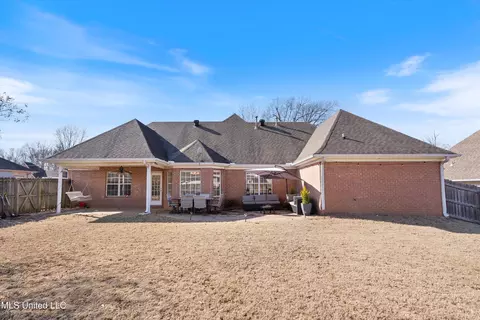 Exterior - 1016 Deer Creek Dr, Hernando, MS 38632 photo 4 of 7