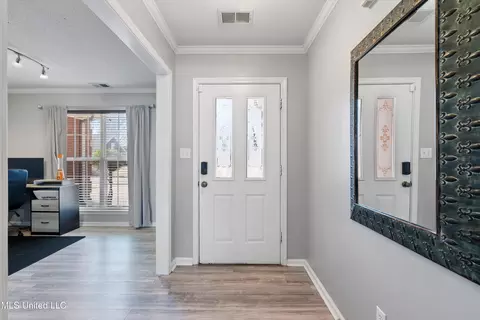 Entry Way - 1016 Deer Creek Dr, Hernando, MS 38632 photo 1 of 3