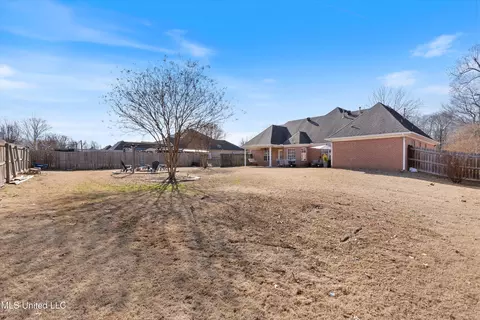 Exterior - 1016 Deer Creek Dr, Hernando, MS 38632 photo 6 of 7