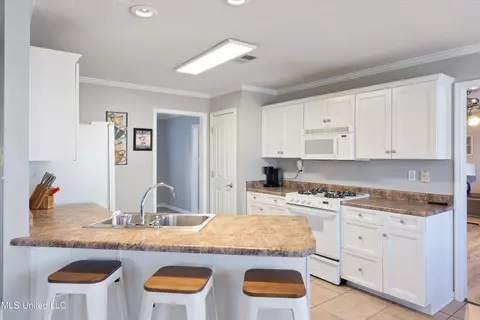 Kitchen - 1016 Deer Creek Dr, Hernando, MS 38632 photo 1 of 4