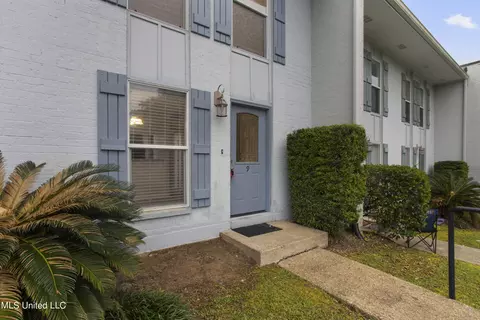 3230 Cumberland Rd #9, Ocean Springs, MS 39564