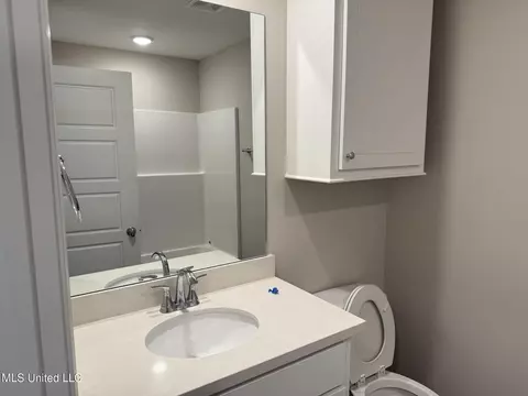 Bath - 804 Stones Throw Dr, Brandon, MS 39042 photo 2 of 2