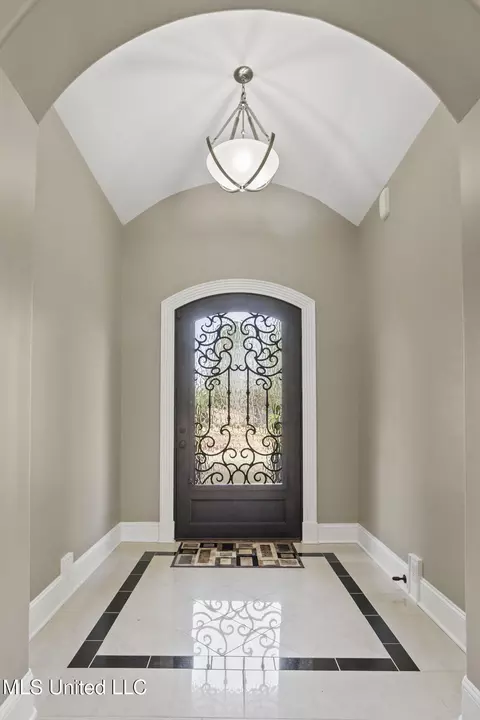 Entry Way - 403 Heritage Pl, Flowood, MS 39232 photo 2 of 3