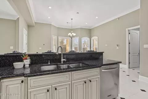 Kitchen - 403 Heritage Pl, Flowood, MS 39232 photo 5 of 6