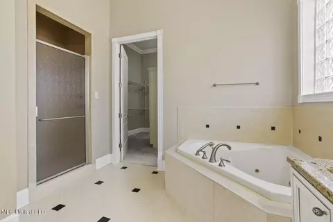 Bath - 403 Heritage Pl, Flowood, MS 39232 photo 2 of 7