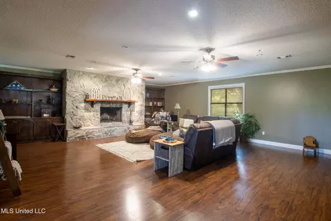 Living - 21 Cozy Corner Rd, Wiggins, MS 39577 photo 3 of 3