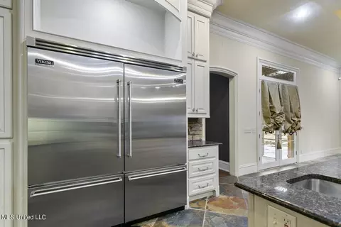 Kitchen - 118 Chantilly Dr, Madison, MS 39110 photo 4 of 8