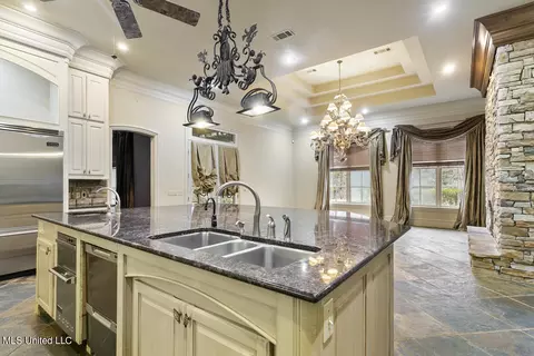 Kitchen - 118 Chantilly Dr, Madison, MS 39110 photo 6 of 8