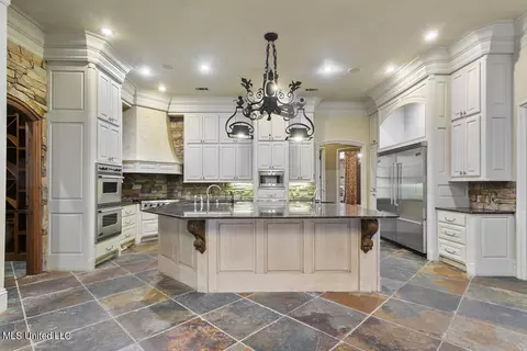 Kitchen - 118 Chantilly Dr, Madison, MS 39110 photo 8 of 8