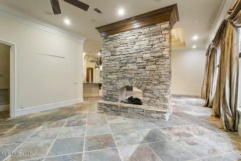 Living - 118 Chantilly Dr, Madison, MS 39110 photo 6 of 6