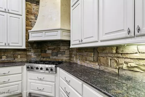Kitchen - 118 Chantilly Dr, Madison, MS 39110 photo 5 of 8