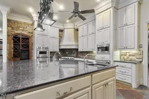 Kitchen - 118 Chantilly Dr, Madison, MS 39110 photo 2 of 8