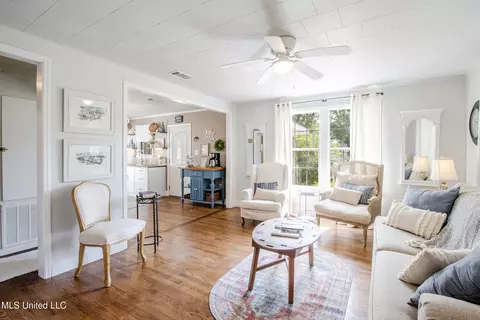 Living - 2003 W 2nd St, Long Beach, MS 39560 photo 2 of 3