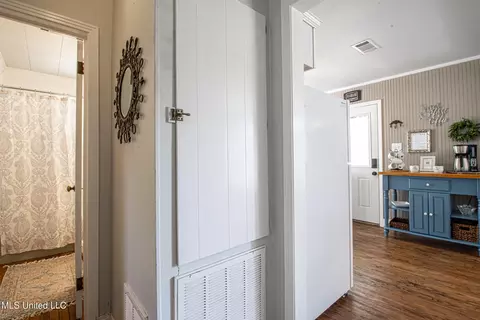 Entry Way - 2003 W 2nd St, Long Beach, MS 39560 photo 1 of 1
