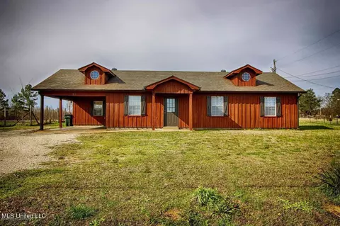 92 S Center St, Potts Camp, MS 38659