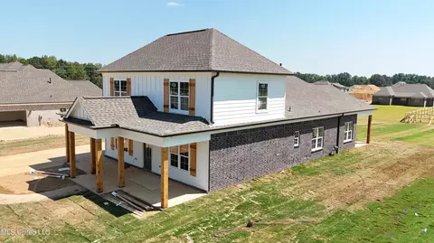586 Wells Dr, Hernando, MS 38632