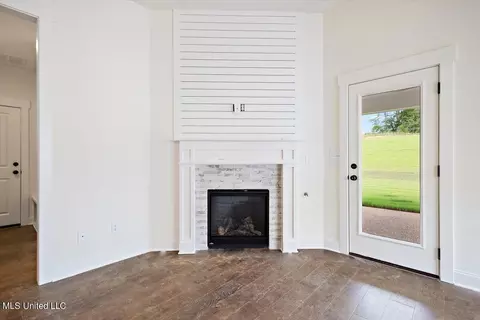 586 Wells Dr, Hernando, MS 38632 photo 8
