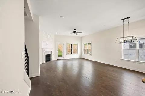 586 Wells Dr, Hernando, MS 38632 photo 7
