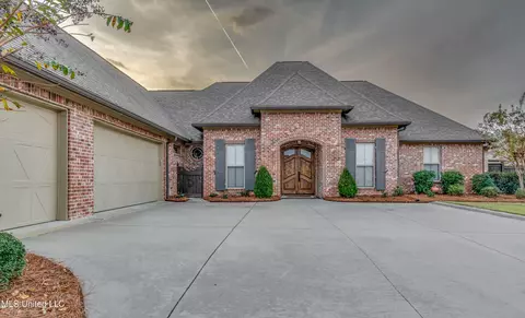 807 Onyx Pl, Flowood, MS 39232
