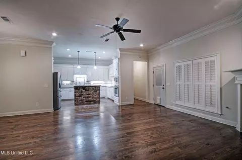 Living - 113 Buckhead Dr, Madison, MS 39110 photo 2 of 3