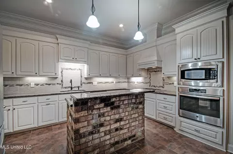 Kitchen - 113 Buckhead Dr, Madison, MS 39110 photo 3 of 4