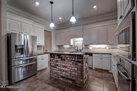 Kitchen - 113 Buckhead Dr, Madison, MS 39110 photo 2 of 4