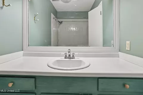 Bath - 1312 Springdale Dr, Jackson, MS 39211 photo 2 of 3