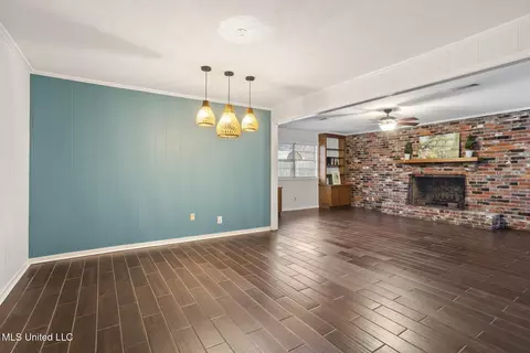 Living - 1312 Springdale Dr, Jackson, MS 39211 photo 3 of 6