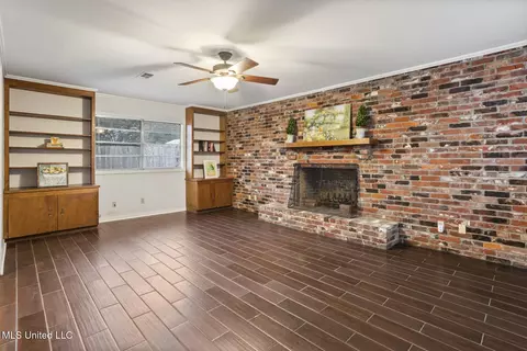 Living - 1312 Springdale Dr, Jackson, MS 39211 photo 4 of 6