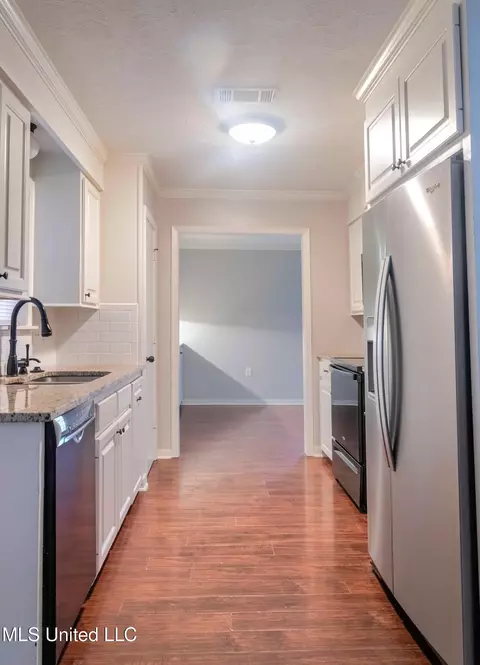 Kitchen - 43 Quail Ln, Brandon, MS 39042 photo 4 of 4