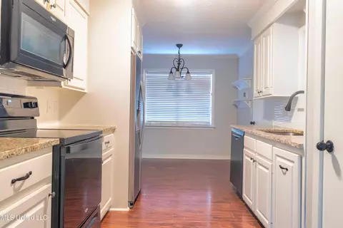 Kitchen - 43 Quail Ln, Brandon, MS 39042 photo 3 of 4