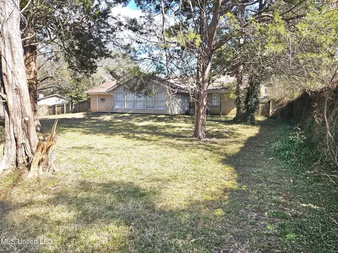 Exterior - 43 Quail Ln, Brandon, MS 39042 photo 9 of 11