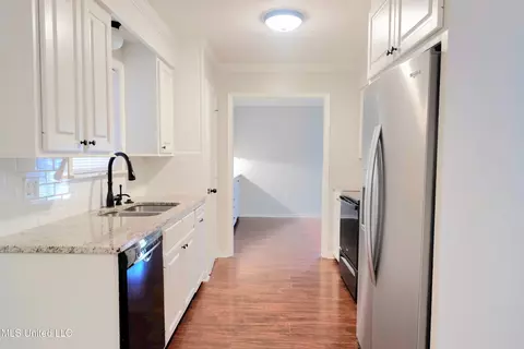 Kitchen - 43 Quail Ln, Brandon, MS 39042 photo 1 of 4