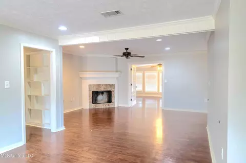 Living - 43 Quail Ln, Brandon, MS 39042 photo 1 of 4