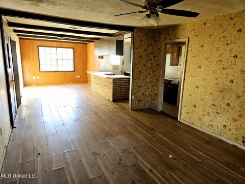 Living - 2615 Pine Circle Dr, Pearl, MS 39208 photo 1 of 1