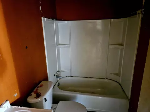 Bath - 2615 Pine Circle Dr, Pearl, MS 39208 photo 2 of 3